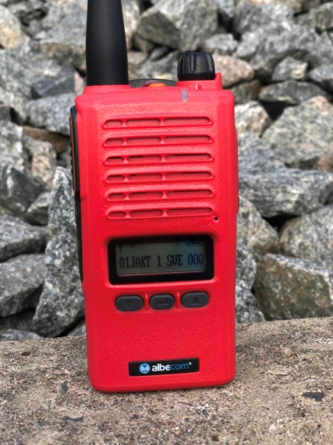 Albecom Albe 155mhz-X5, röd jaktradio inkl headset (543 secret service modell) och mikrofon på köpet!